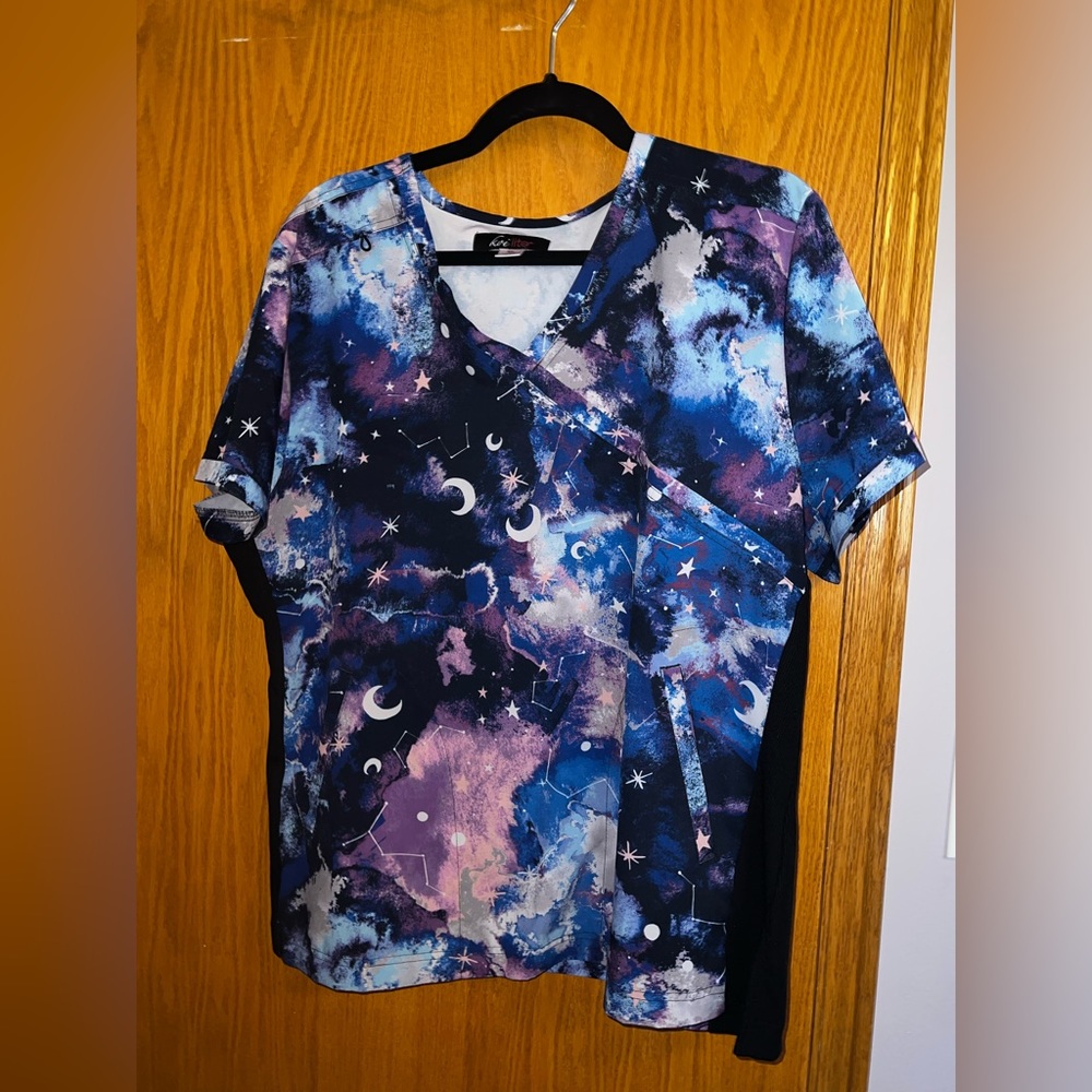 koi Lite Women's Lucky Galaxy Burst Print Scrub Top - XL